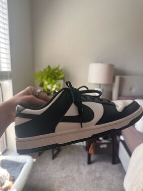 Nike Women’s Panda Dunks Like New